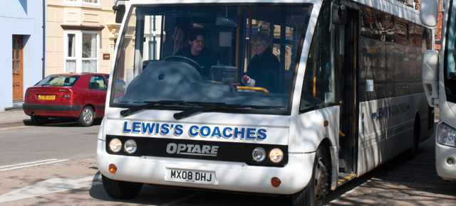 lewis_coaches